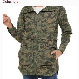 Columbia women’s lightweight camo jacket